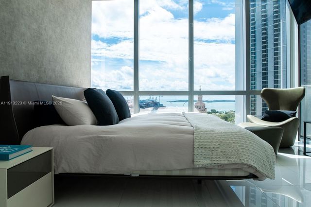 851 NE 1st Ave 1811, Miami, FL 33132