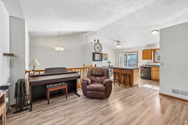 40042 Harvester Avenue, North Branch, MN 55056