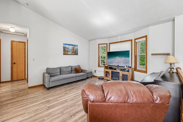 40042 Harvester Avenue, North Branch, MN 55056