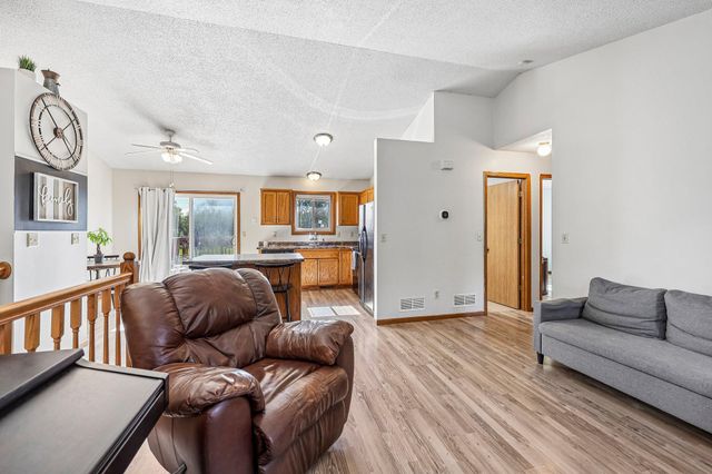 40042 Harvester Avenue, North Branch, MN 55056
