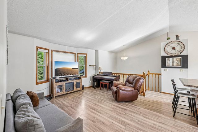 40042 Harvester Avenue, North Branch, MN 55056