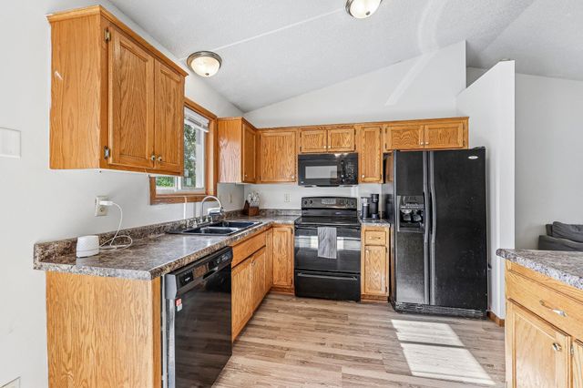 40042 Harvester Avenue, North Branch, MN 55056