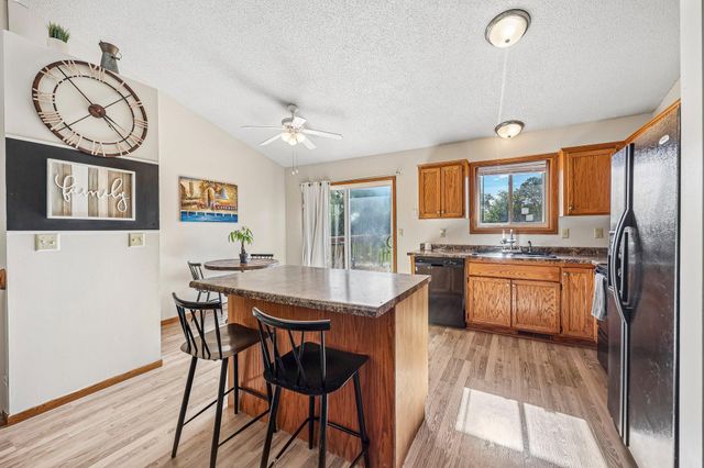 40042 Harvester Avenue, North Branch, MN 55056