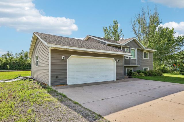 40042 Harvester Avenue, North Branch, MN 55056