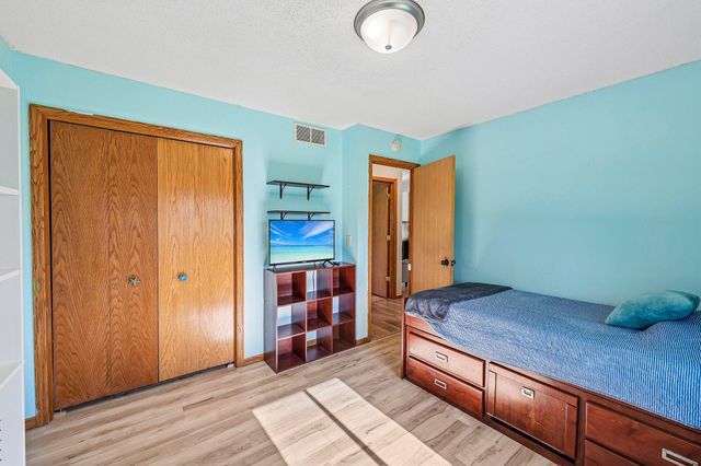 40042 Harvester Avenue, North Branch, MN 55056