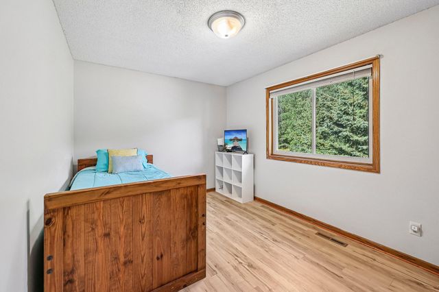 40042 Harvester Avenue, North Branch, MN 55056