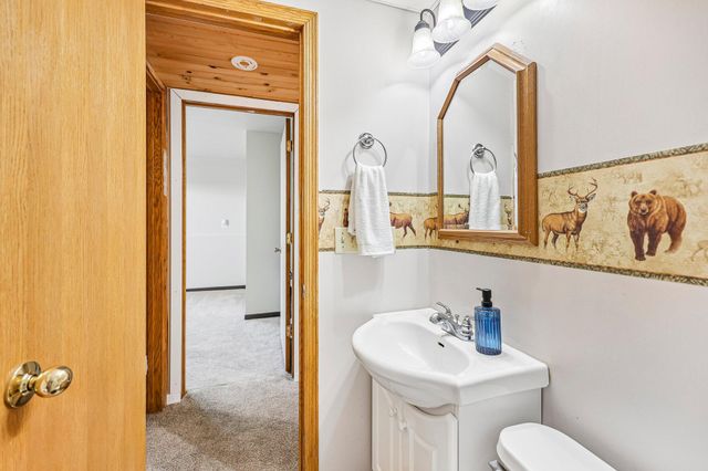 40042 Harvester Avenue, North Branch, MN 55056