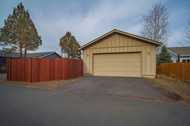 20627 White Dove Lane, Bend, OR 97702