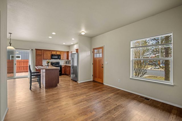 20627 White Dove Lane, Bend, OR 97702