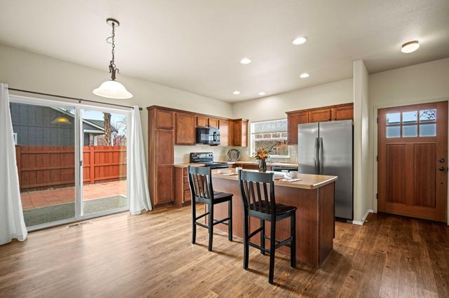 20627 White Dove Lane, Bend, OR 97702