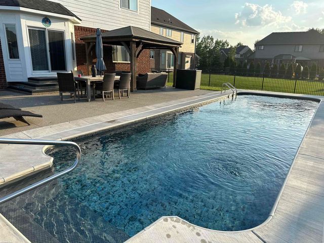 18011 Humber Bridge Drive, Macomb Twp, MI 48042