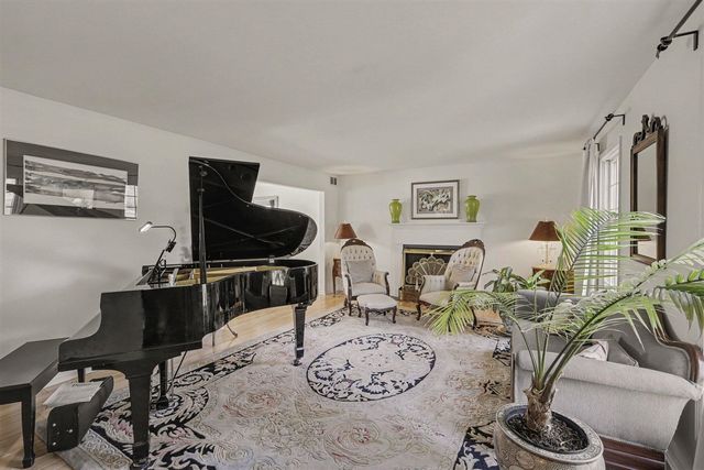 5589 Tanglewood Drive, Ann Arbor, MI 48105