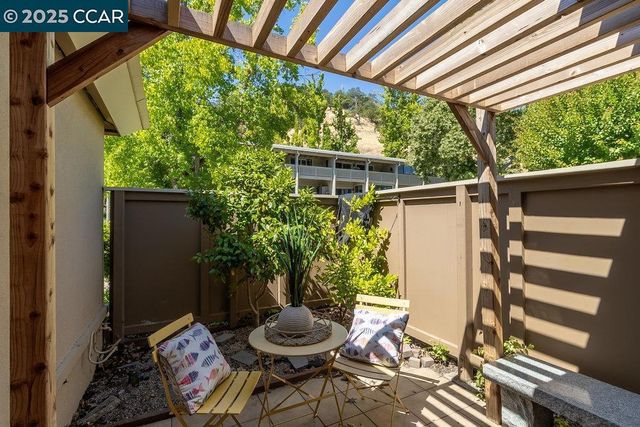 1517 Rockledge Ln 2, Walnut Creek, CA 94595