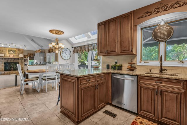 7 Red Coach Lane, Holmdel, NJ 07733