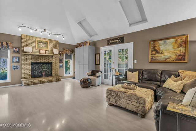 7 Red Coach Lane, Holmdel, NJ 07733