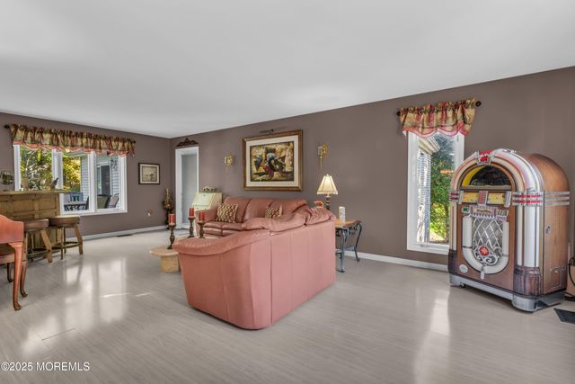 7 Red Coach Lane, Holmdel, NJ 07733