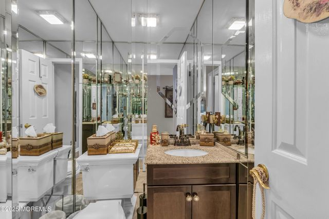 7 Red Coach Lane, Holmdel, NJ 07733