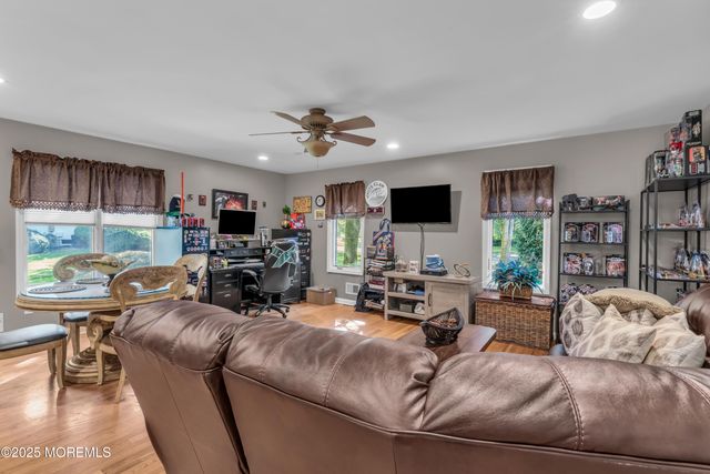 7 Red Coach Lane, Holmdel, NJ 07733