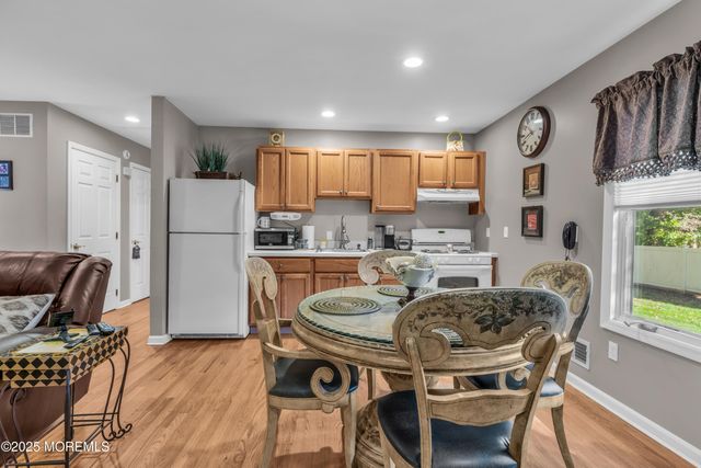 7 Red Coach Lane, Holmdel, NJ 07733