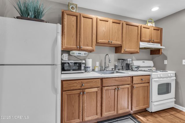 7 Red Coach Lane, Holmdel, NJ 07733