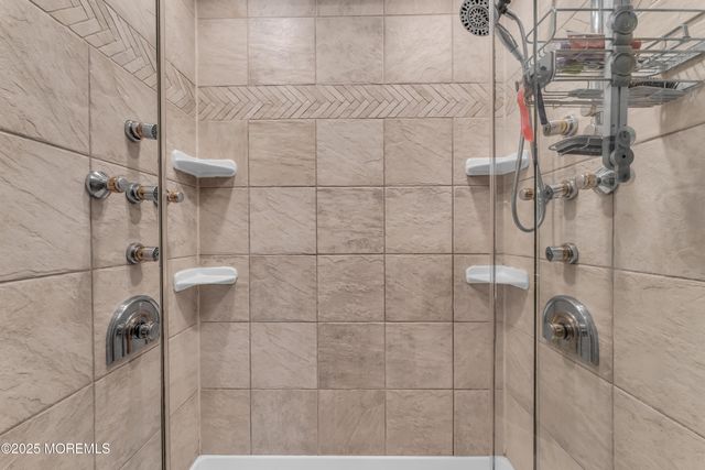 7 Red Coach Lane, Holmdel, NJ 07733