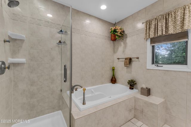 7 Red Coach Lane, Holmdel, NJ 07733