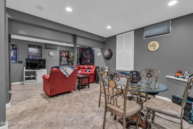 7 Red Coach Lane, Holmdel, NJ 07733