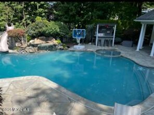 7 Red Coach Lane, Holmdel, NJ 07733