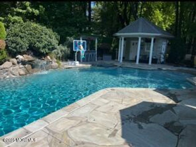 7 Red Coach Lane, Holmdel, NJ 07733