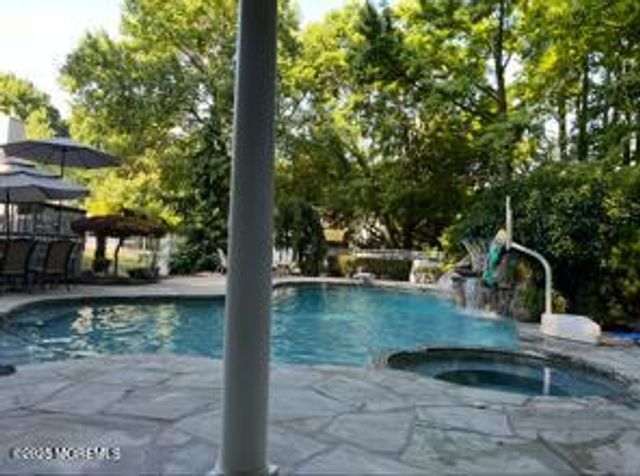 7 Red Coach Lane, Holmdel, NJ 07733