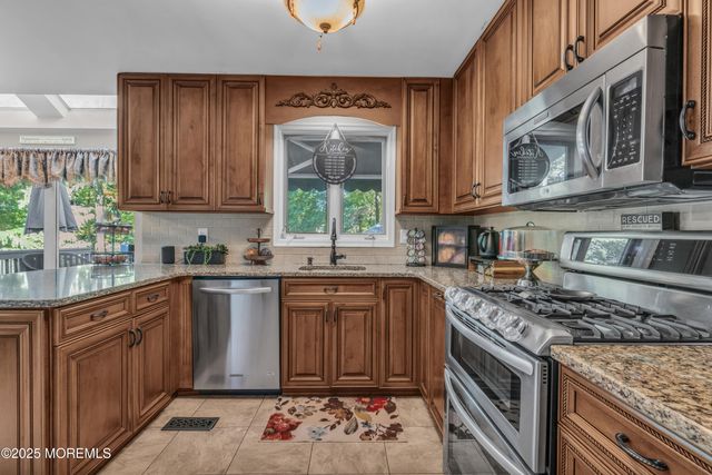 7 Red Coach Lane, Holmdel, NJ 07733