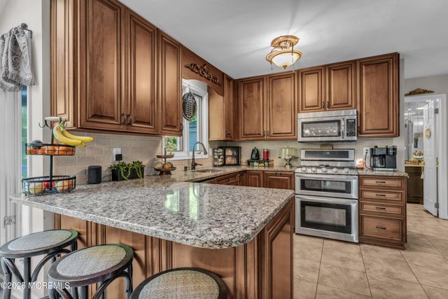 7 Red Coach Lane, Holmdel, NJ 07733