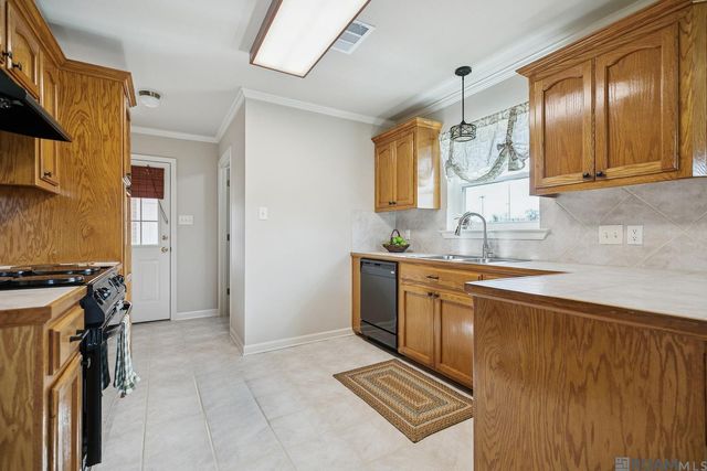 30426 Paul St, Walker, LA 70785