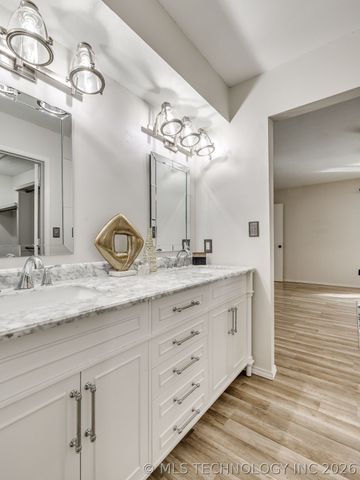 10502 S Quebec Avenue, Tulsa, OK 74137