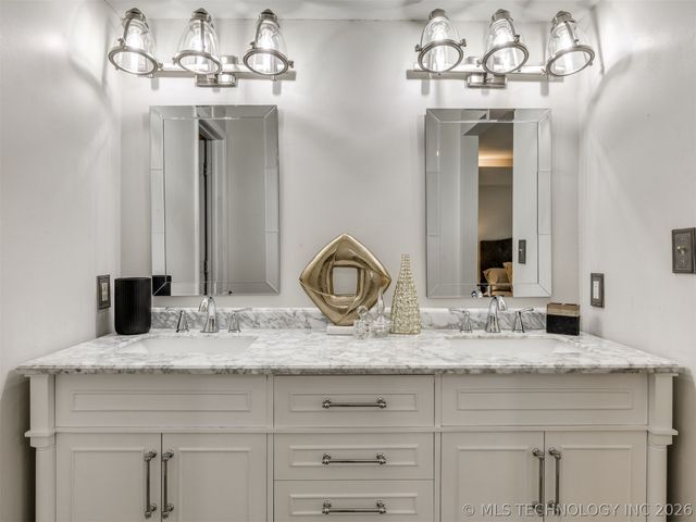 10502 S Quebec Avenue, Tulsa, OK 74137