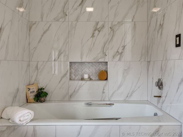 10502 S Quebec Avenue, Tulsa, OK 74137