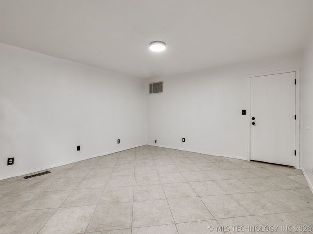 10502 S Quebec Avenue, Tulsa, OK 74137