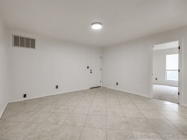 10502 S Quebec Avenue, Tulsa, OK 74137