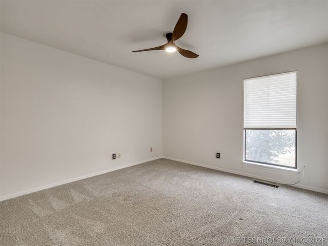 10502 S Quebec Avenue, Tulsa, OK 74137