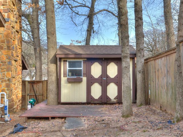 10502 S Quebec Avenue, Tulsa, OK 74137