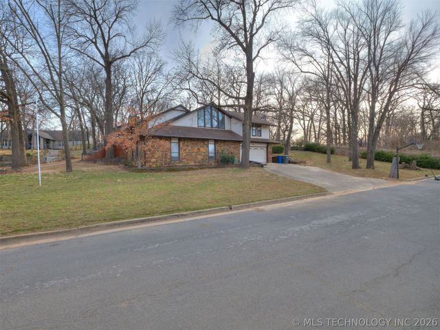 10502 S Quebec Avenue, Tulsa, OK 74137