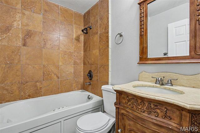 5172 Priorybrook Road, Black Jack, MO 63033