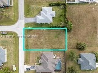 206 Jacaranda Pkwy E, Cape Coral, FL 33909