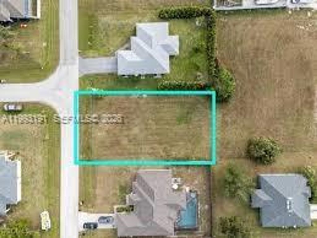 206 Jacaranda Pkwy E, Cape Coral, FL 33909