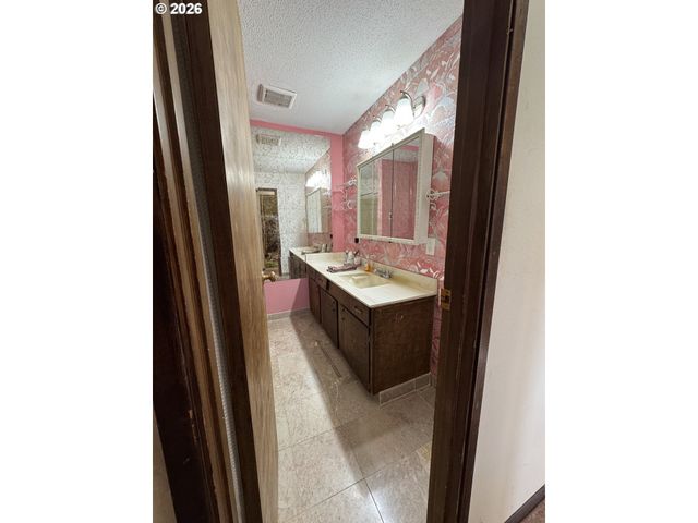 702 ELM Dr, Goldendale, WA 98620