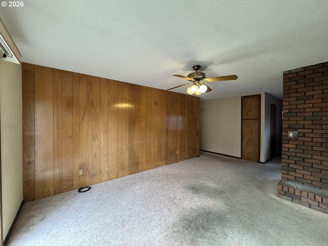 702 ELM Dr, Goldendale, WA 98620