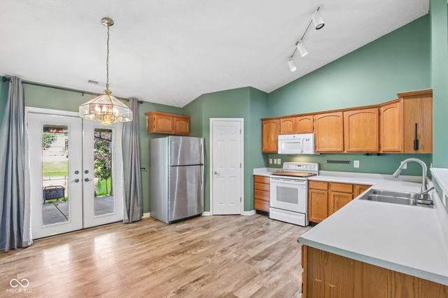 5812 Wooden Branch, Indianapolis, IN 46221