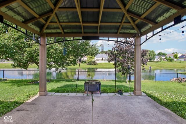 5812 Wooden Branch, Indianapolis, IN 46221
