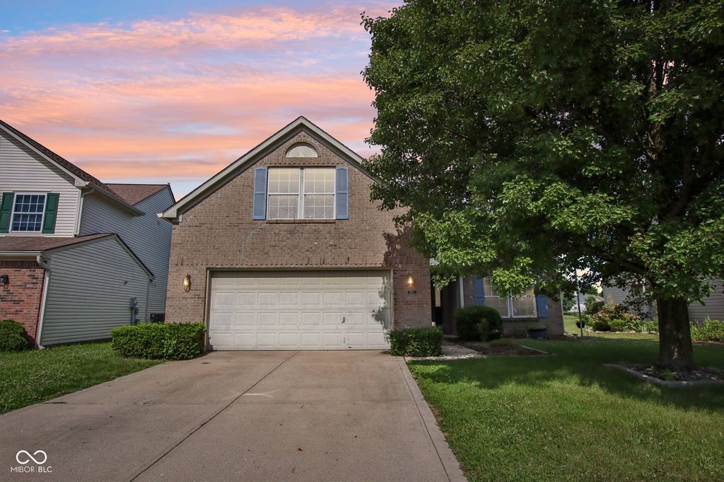 5812 Wooden Branch, Indianapolis, IN 46221