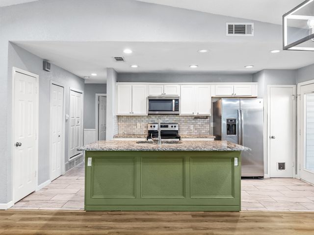 1400 Meadowcrest Drive, Plano, TX 75075